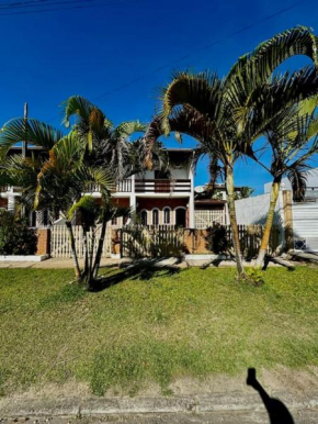 Casa na praia condomínio, com piscina!